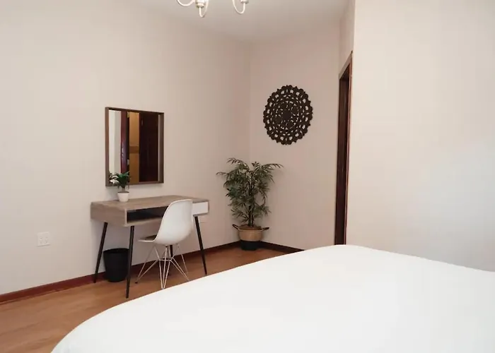 2br Airy & Tidy With Free Covered Parking - Modern Apartment *