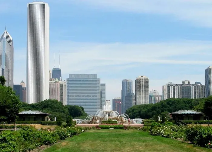 2br Airy & Tidy With Free Covered Parking - Modern * Chicago